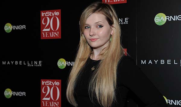 Abigail Breslin Used A Taylor Swift Lyric To Call Herself 'An Emotionally Unstable Cat Lady'