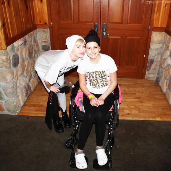 Miley Cyrus meets fan with Leukemia after Twitter campaign