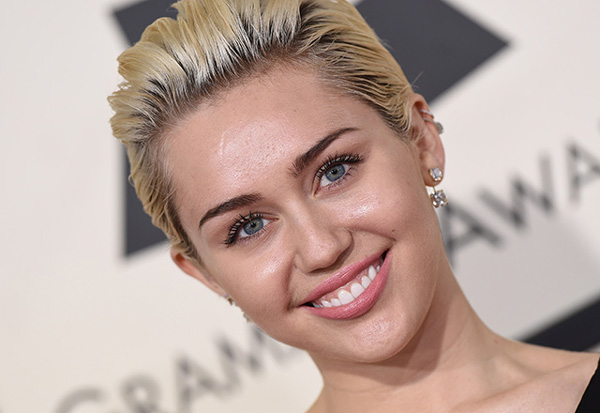 PHOTO: Miley Cyrus Poses Nude With Pet Pig For 'Paper'