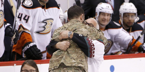 Soldier comes home & surprised his parents at a hockey game!