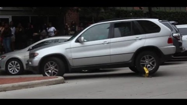 Woman gets her BMW booted & drives off anyway!